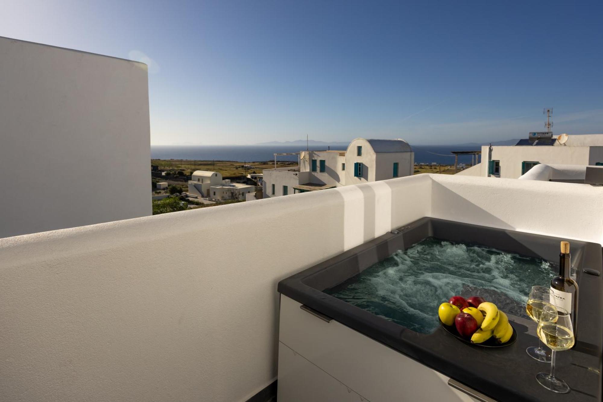 Nastram Suites Oia Værelse billede