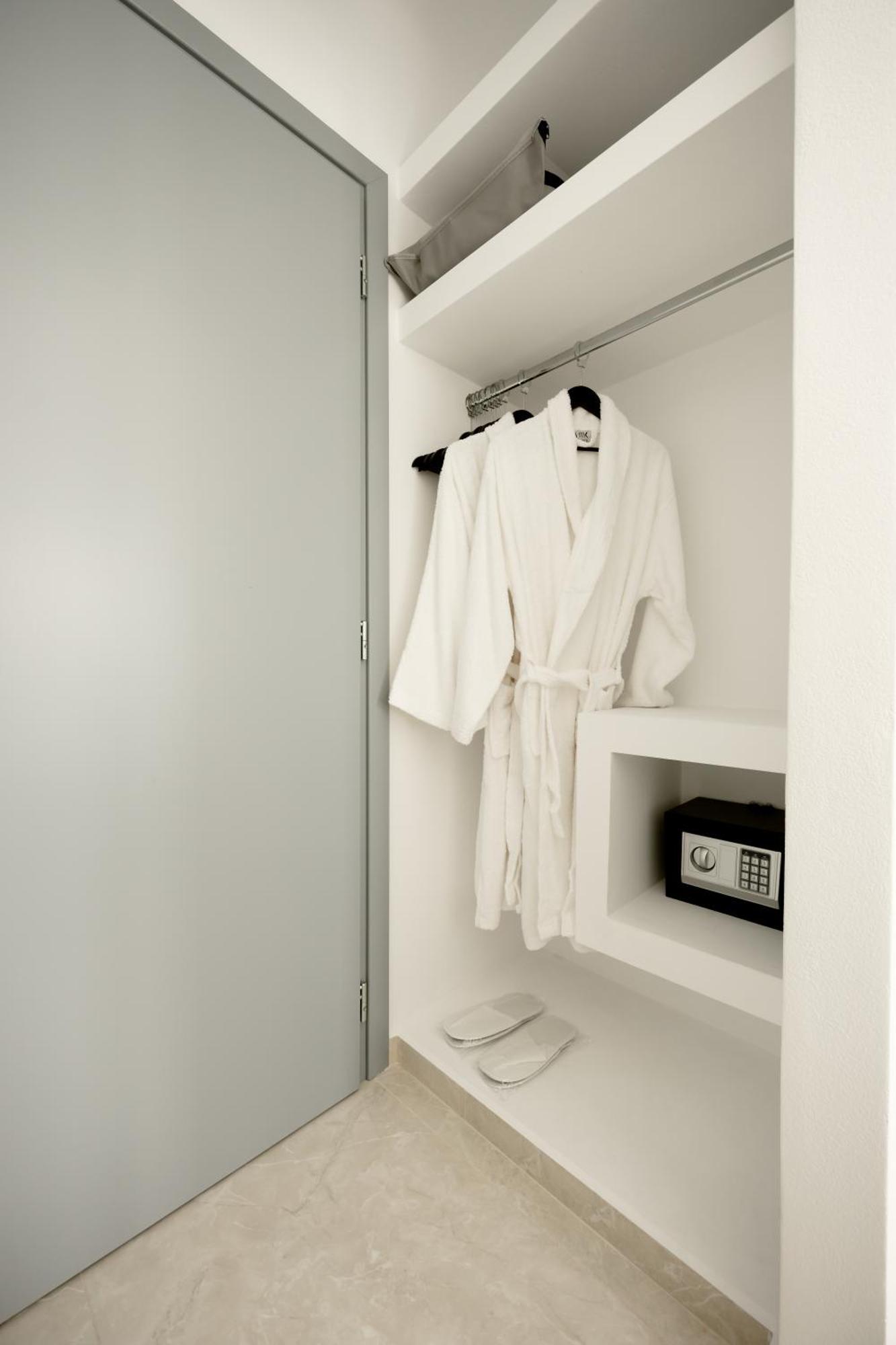 Nastram Suites Oia Værelse billede