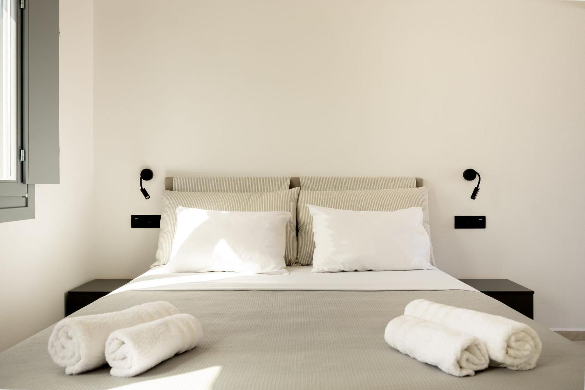 Nastram Suites Oia Værelse billede